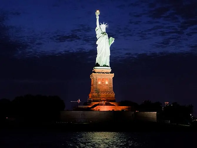 Dinner Cruise in New York - Statue of Liberty
