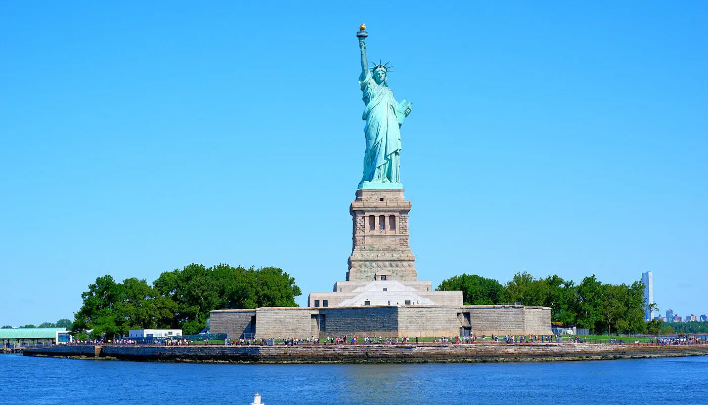 Lunch Cruise in New York - Statue of Liberty