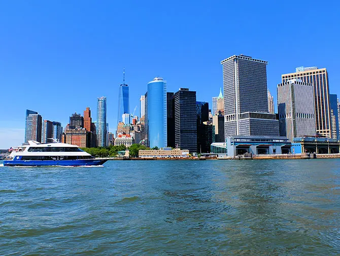 Circle Line Landmarks Cruise - Skyline