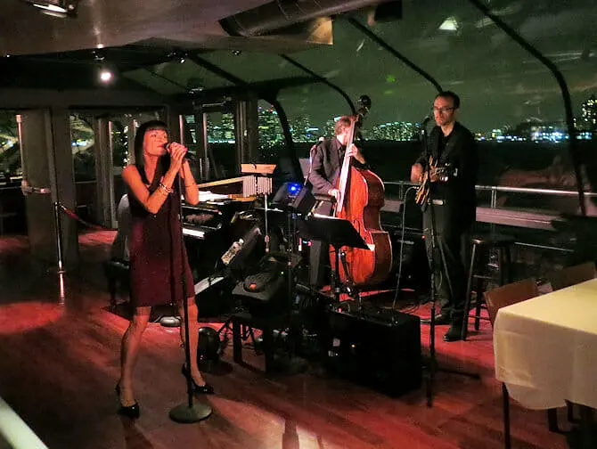 Bateaux Dinner Cruise in NYC - Live Music