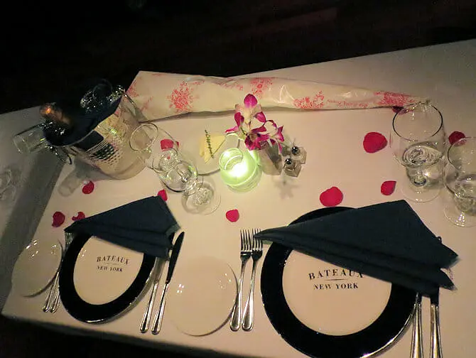 Bateaux dinner cruise in New York - Romantic Dinner