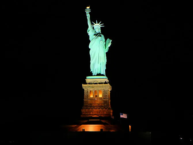Bateaux dinner cruise in New York - Statue of Liberty
