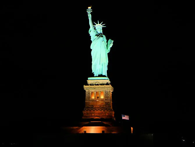 New York Dinner Cruise with Buffet - Statue of Liberty