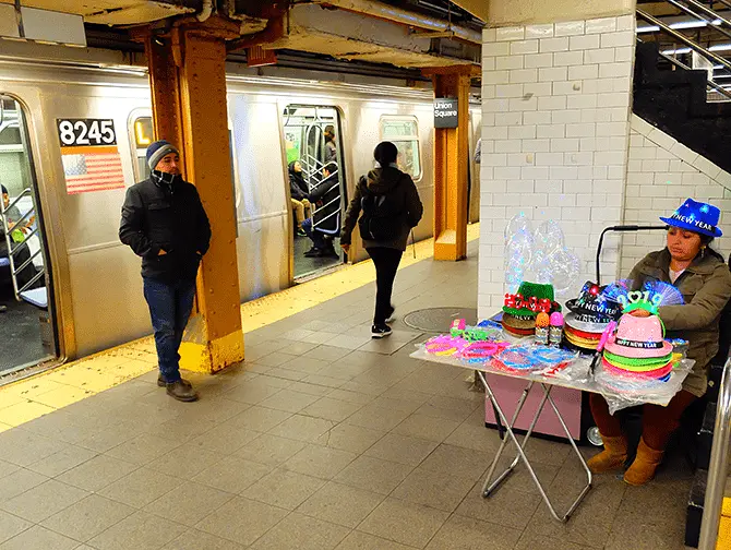 New York Subway - Subway Platform
