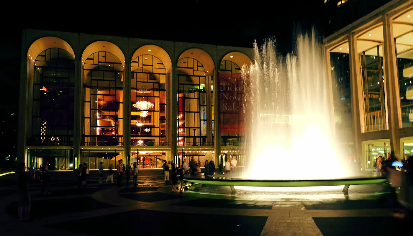 Lincoln Center in New York - Lincoln Center at night