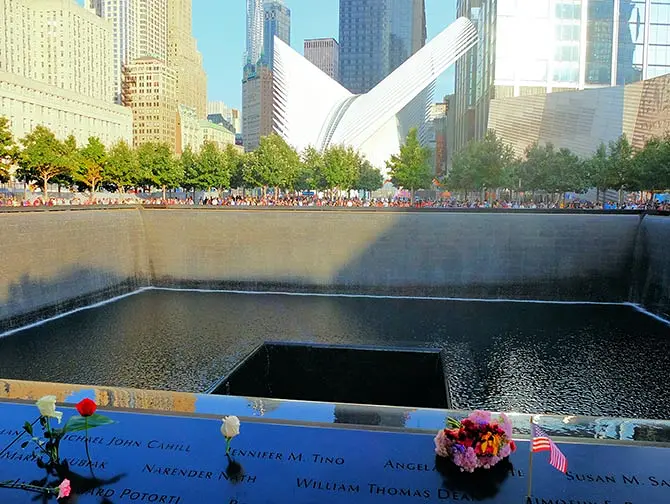 9/11 Memorial in New York - Roses