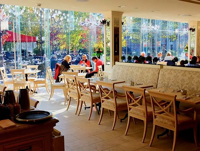 Central Park in New York - Tavern on the Green Restaurant