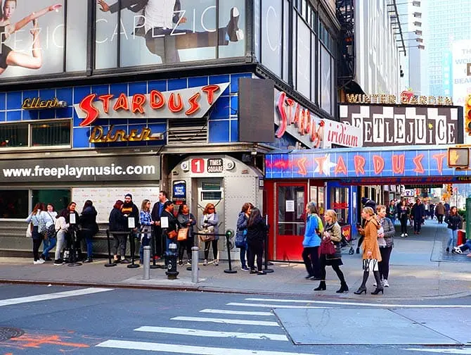 Theme Restaurants New York - Ellen's Stardust Diner
