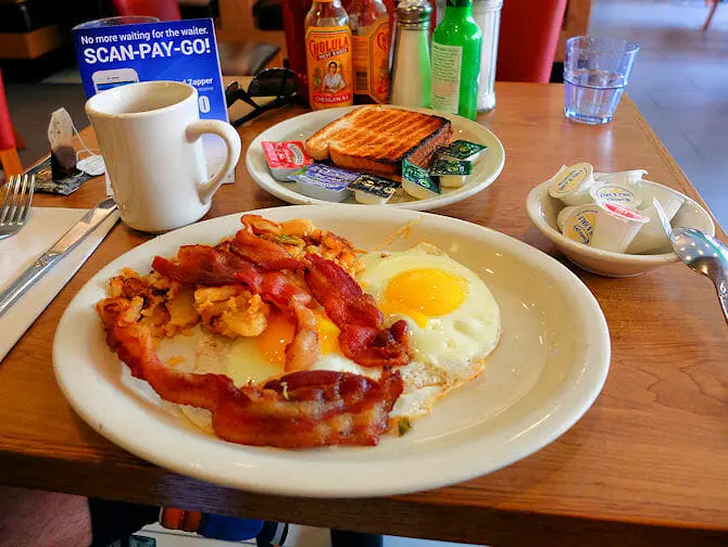 Breakfast in New York - Westway Diner sunny side up