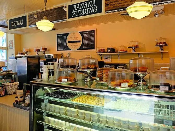 Sex and the City Tour - Magnolia Bakery Inside