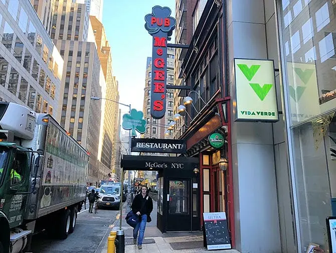 New York TV and Movie Sites Tour - How I met your mother