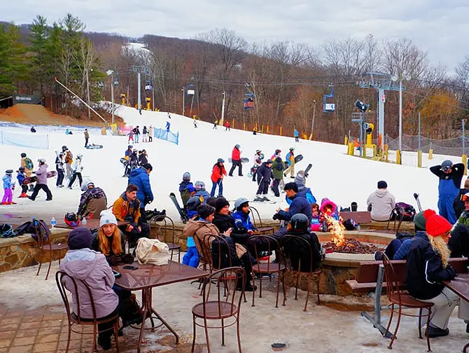 Ski or Snowboard Day trip in New York - Atmosphere