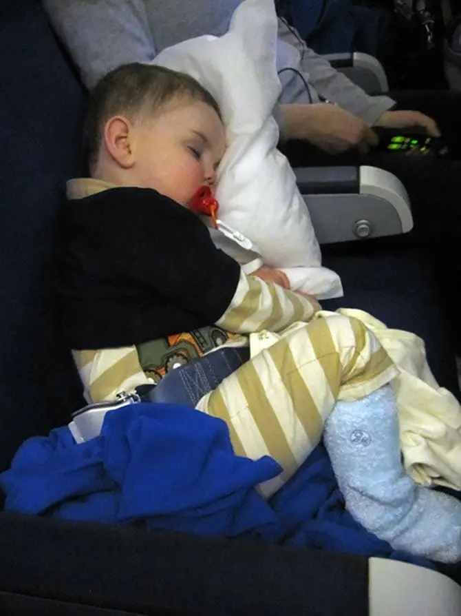 Flying with babies and children to New York - Airplane