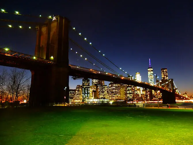 Brooklyn Bridge Park in New York - Brooklyn Bridge