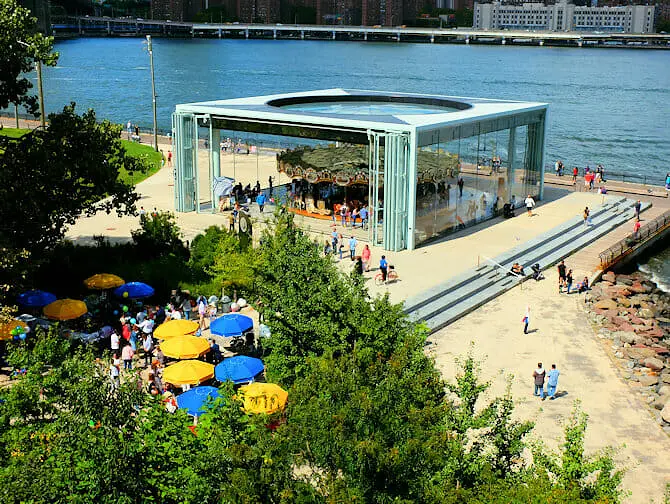 Brooklyn Bridge Park in New York - Jane's Carousel