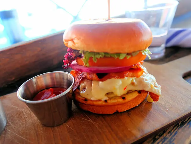 Where to eat with children in New York - Burger at Fridays