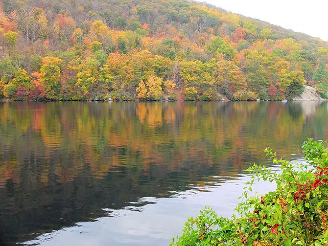 Day Trip to Bear Mountain from New York - Fall Colors
