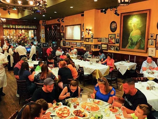 Carmine’s Family Restaurant in New York - Having Dinner