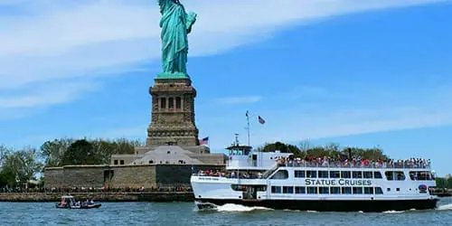 Boat tour around Manhattan