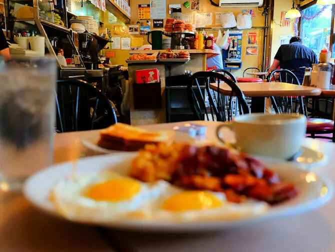 Breakfast in New York - La Bonbonniere Breakfast