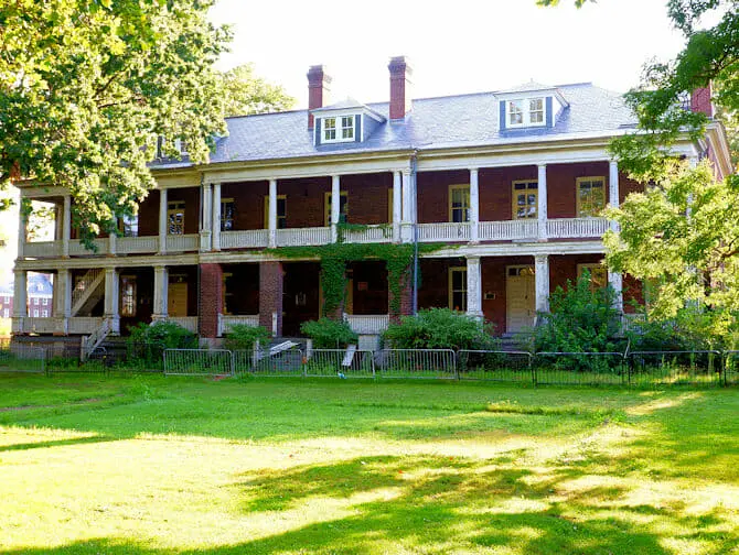 Things to do and see on Governors Island - Building