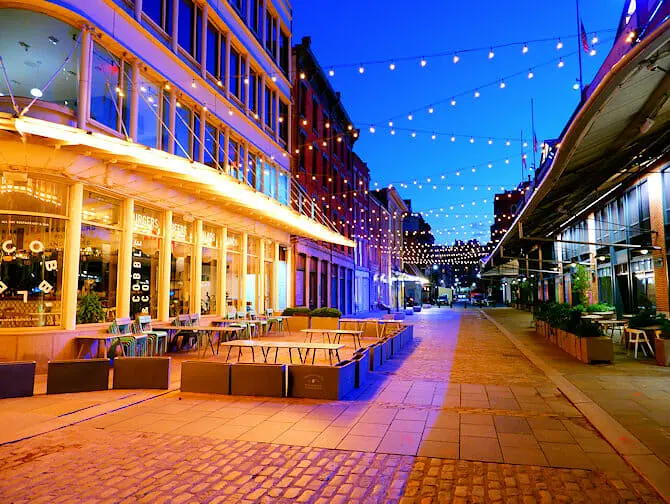 Things to do and see in South Street Seaport - At Night