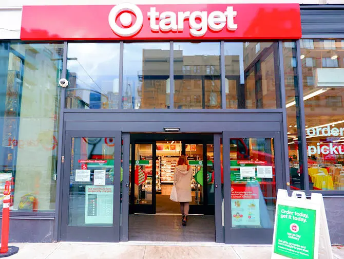 Supermarkets in New York - Target New York Outside