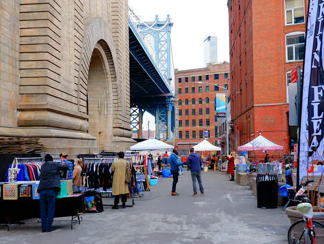 Flea markets in New York - Dumbo Flea Market Brooklyn