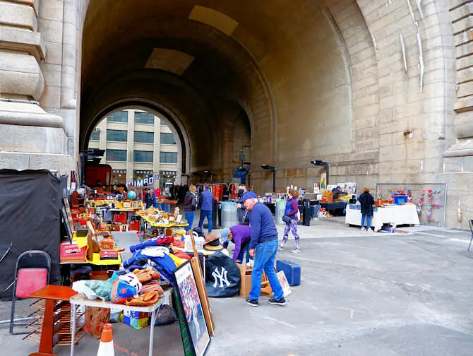 Flea markets in New York - Brooklyn Flea in DUMBO