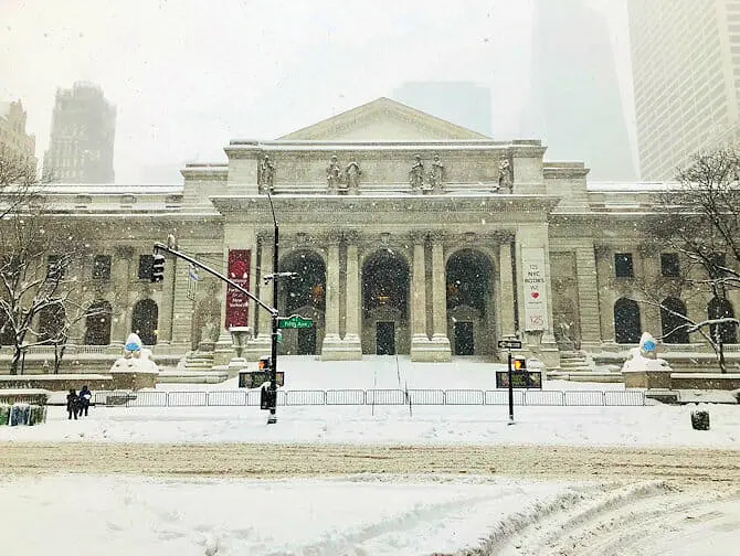 Snow in New York - Building