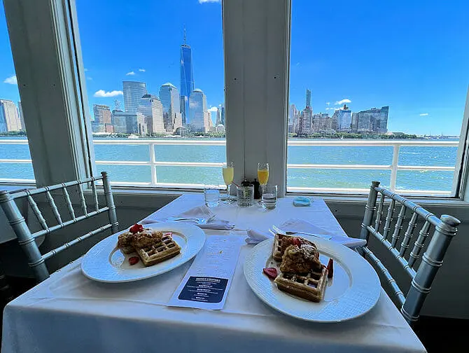 Brunch Cruise in New York - Table