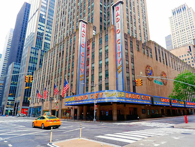 Rockefeller Center in New York - Radio City Music Hall