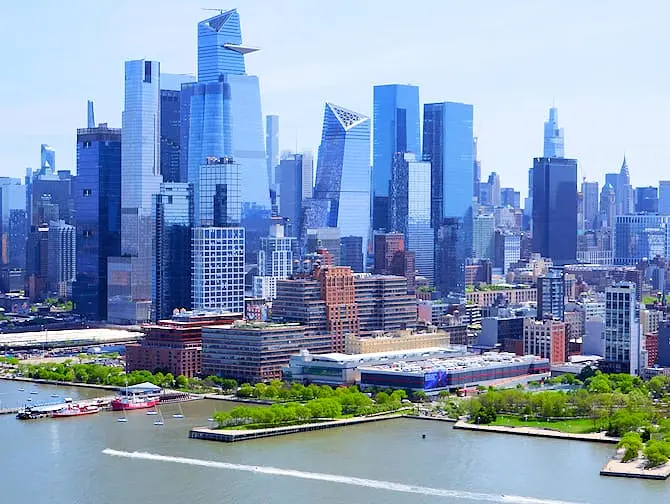 Helicopter Transfer between JFK or Newark Airport and Manhattan - Skyline