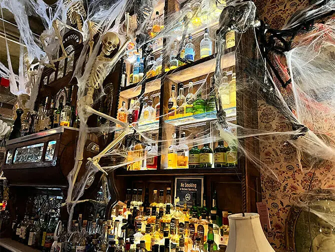 Theme Restaurants in New York - Oscar Wilde