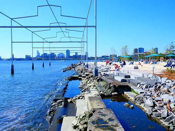 Gansevoort Peninsula in New York - Beach