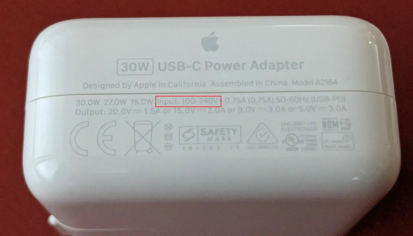 Travel adapter for New York - Voltage