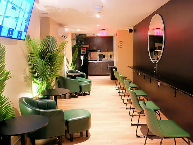 Hostels in New York - Nap York Central Park Sleep Station Common Area