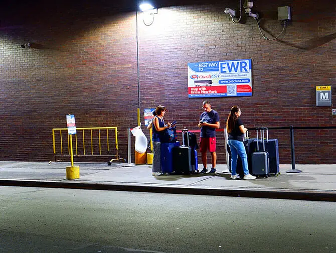 Manhattan to Newark Airport transfer - Large Shuttle Bus departure point