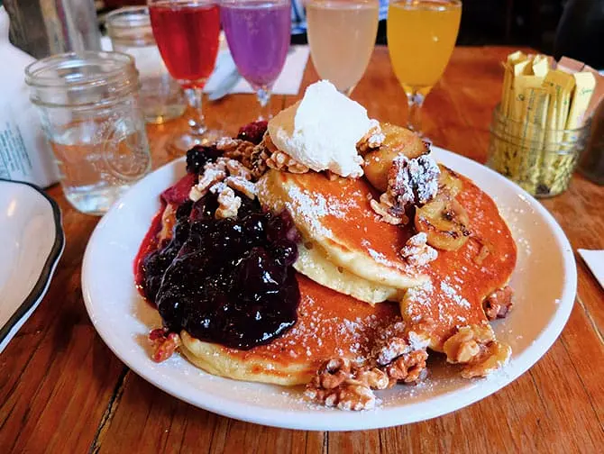 Breakfast in New York - Bubby's Inside