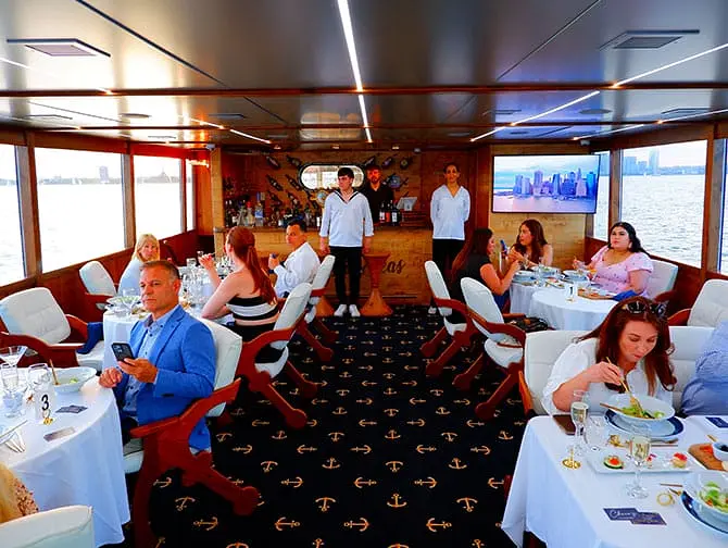 Dinner Cruise in New York - Boat