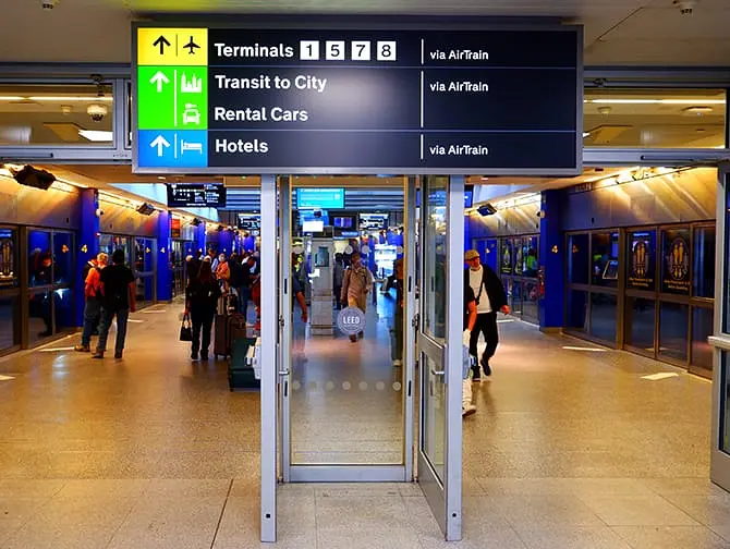 JFK AirTrain in New York - Signs