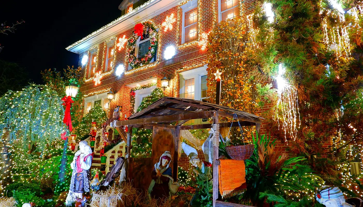 Christmas Itinerary for New York - Dyker Heights Christmas Lights Tour
