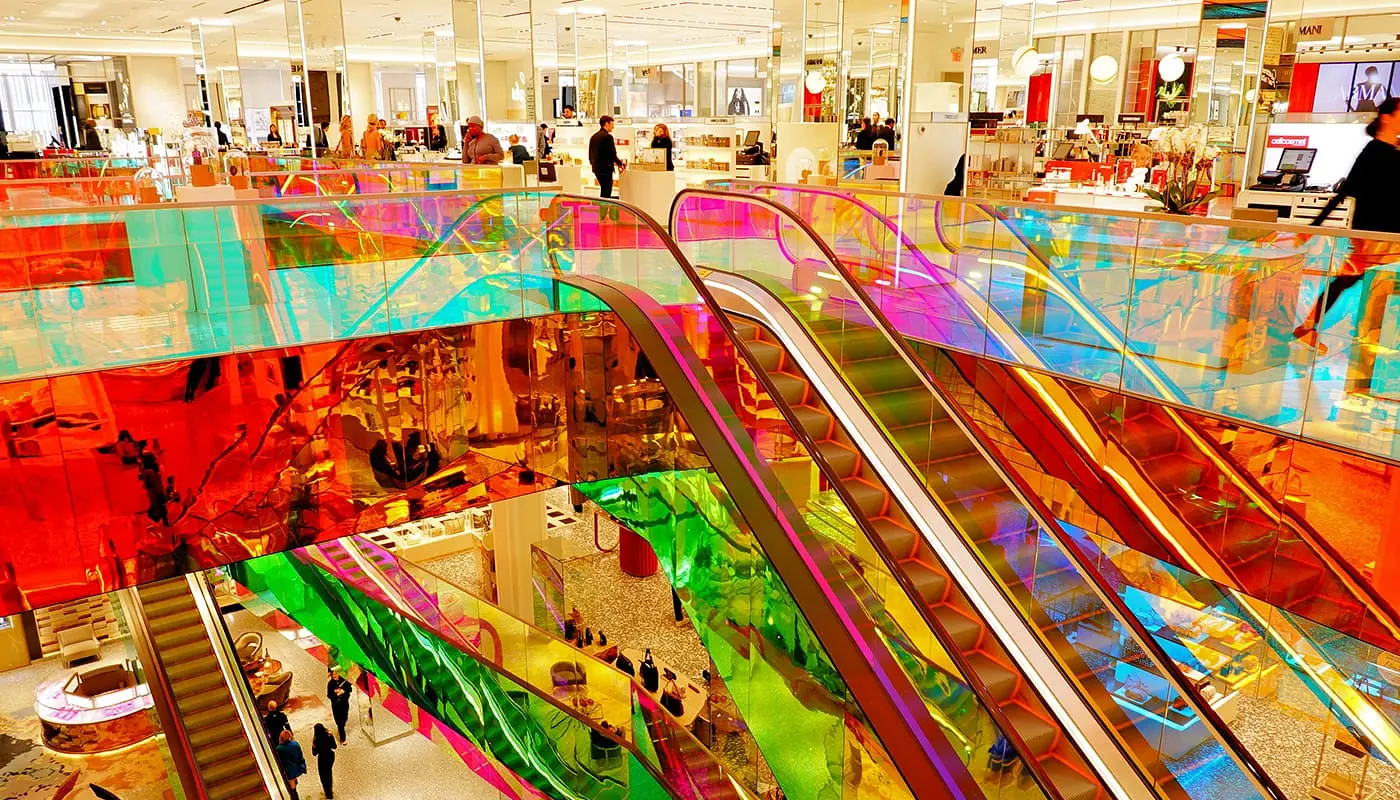 Shopping on Fifth Avenue - Saks Fifth Avenue