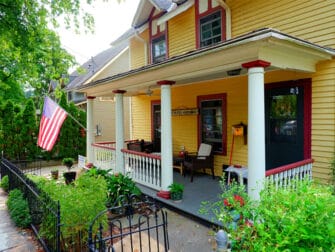 Small Town America: Day Trip to Cold Spring near New York - American Town