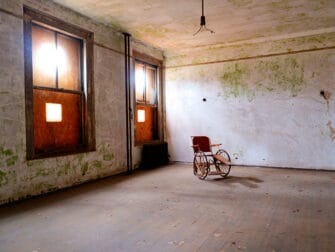 Ellis Island Hard Hat Tour in New York - Visit the Ellis Island Hospital